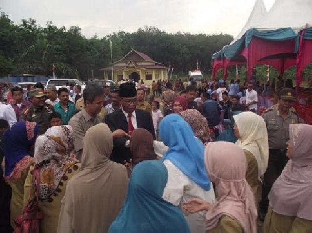 Ratusan Masyarakat Ujung Tanjung Antusias Sambut Bupati Rohil Suyatno AMP