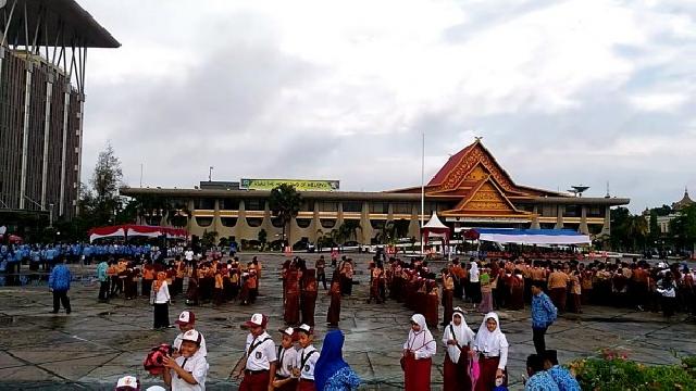 Hari Ini, Ratusan Pelajar Padati Kantor Gubernur Riau
