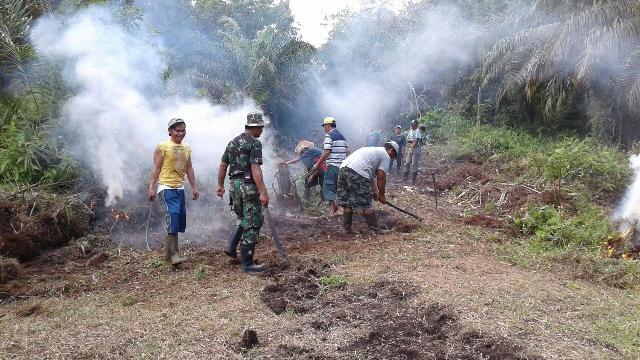 Babinsa Serka Damrianto Ingin Masyarakat Budayakan Gotong Royong