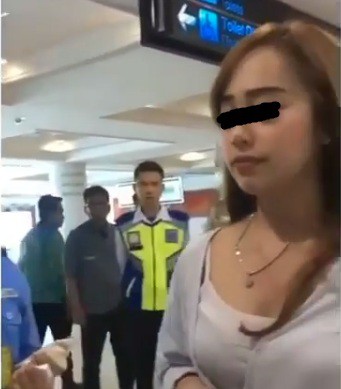Viral! Dilabrak Istri Sah di Bandara, Pelakor Cantik Ini Tetap Santuy