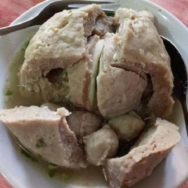 Ukuran Super Besar, Ini Isi Bakso Beranak Pakde dan Bude