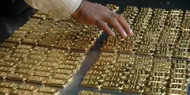 Harga Emas Kembali Tertekan Penguatan Dollar AS