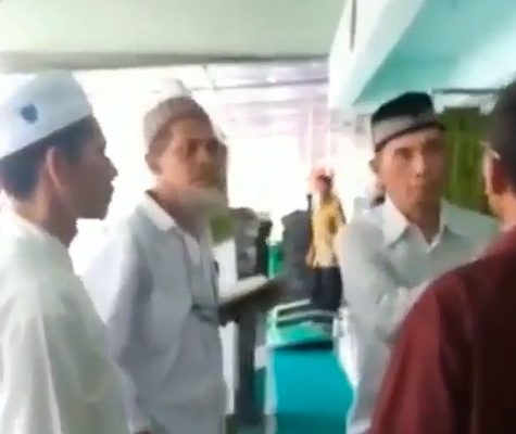 Viral! Seorang Kakek Marah karena Masjid Ditutup Akibat Corona