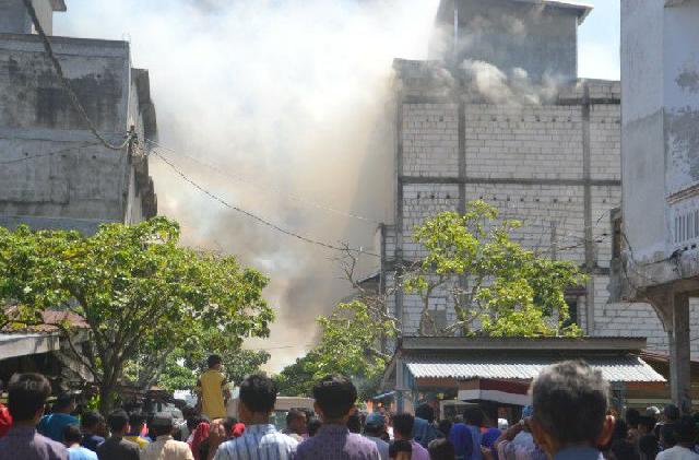 Sedang Berlangsung, 4 Rumah Di Pulau Kijang Inhil Hangus Terbakar