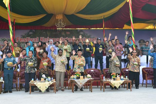 Festival Kelapa Internasional, Seni Melayu Hiburkan Gubernur Riau dan Bupati 