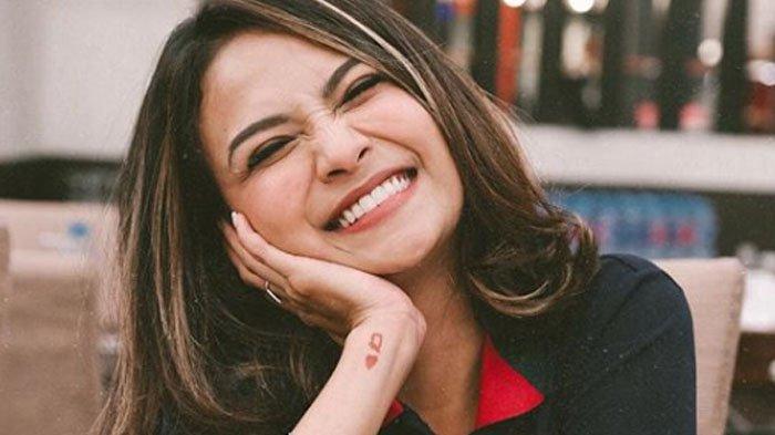 Vanessa Angel Digerojok Rejeki Halal Pasca Bebas, Lihat Penampakannya Berikut ini!   Artikel ini tel