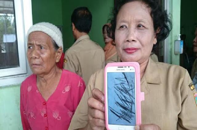 Wanita Ini Muntah Puluhan Jarum Selama Bertahun