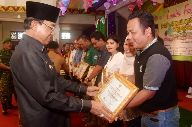 Bupati Inhil Buka Fashion Show Pakaian Daur Ulang Tingkat SD Sederajat