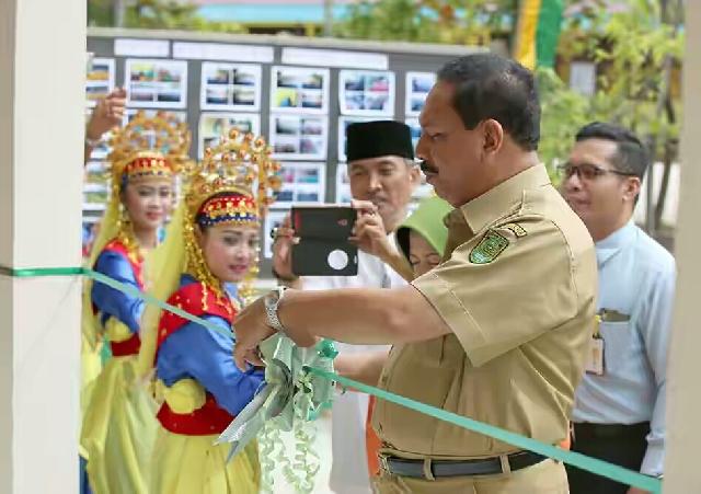 Sekda Inhil Resmikan Mushollah Al Mursyid SMPN 1 Tembilahan