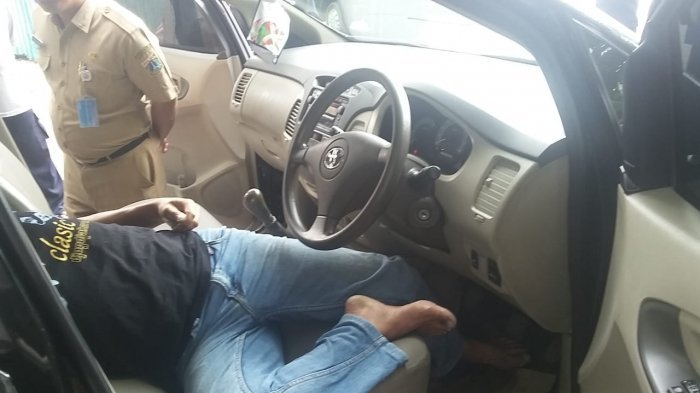 Diduga Terkena Serangan Jantung, Seorang Pria Ditemukan Tewas di Dalam Mobilnya