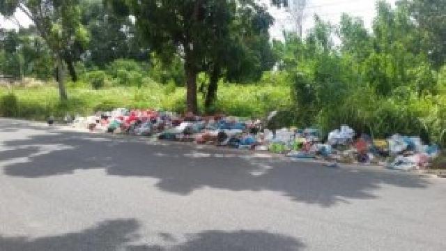 Jalan Srikandi Banjir Sampah
