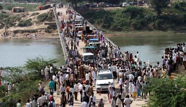 Jembatan Ambruk di India, 22 Orang Hilang