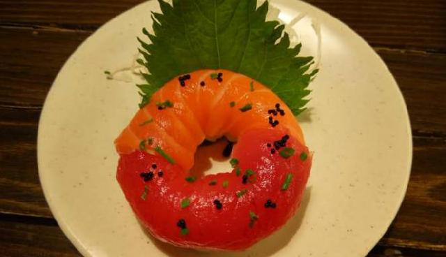 Menjajal Uniknya Sushi Berbentuk Donat di Jakarta