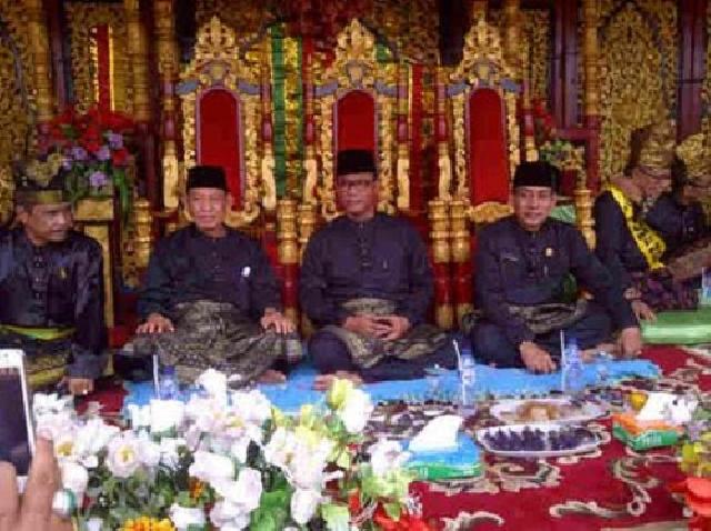 Bupati Rohil Bersama Dua Tokoh Lainnya Dapat Gelar Terhormat