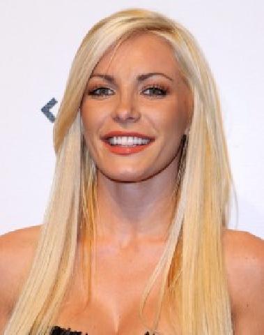 Tanpa Payudara Montok, Crystal Tetap Dikagumi