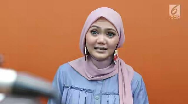 Buka Hijab, Rina Nose Tak Masalah jadi Sasaran Kebencian