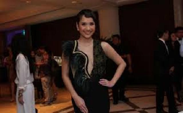 Suami BCL Unggah Foto Seksi Istrinya