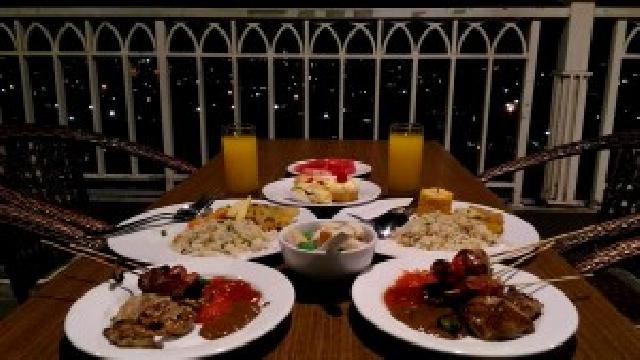 Menikmati Paket BBQ Dengan Panorama Gemerlap Kota Pekanbaru di Sky Garden The Peak