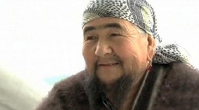 Keren, Wanita Berjenggot Ini Langgeng Menikah Hingga 42 Tahun