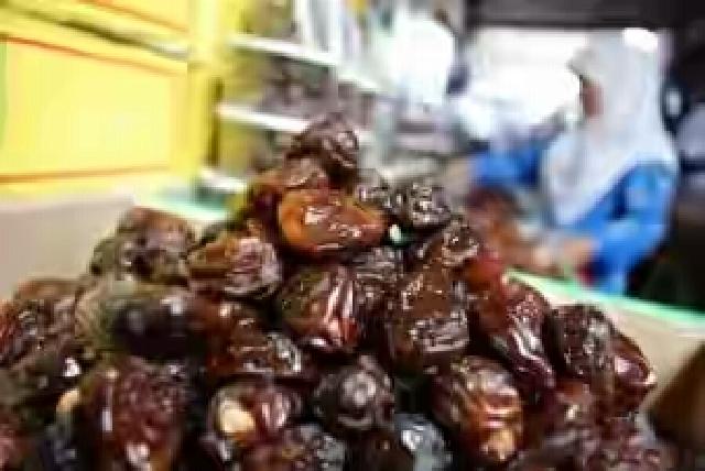 Jajaran Buah Kurma Beri Tanda Datangnya Bulan Ramadan