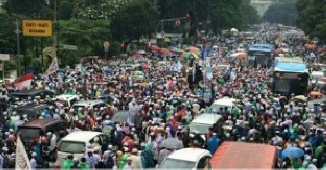 Aksi 112, Istiqlal Terus Dijejali Umat