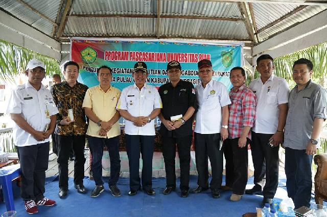 Bupati Inhil Buka Kegiatan Penelitian Dan Pengabdian Masyarakat Universitas Riau Di Desa Pulau Cawan