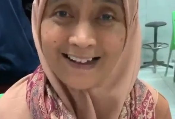 Datang dari Kediri, Ibu Paruh Baya Ini Bahagia Bukan Main Jumpa Hotman Paris