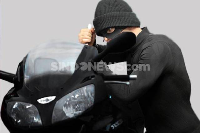 Satroni Rumah Polisi, Maling Gondol Dua Motor