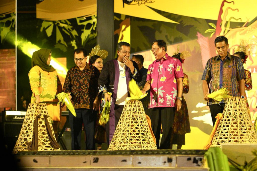 Buka Festival Ekonomi Kreatif, Bupati HM Wardan Harapkan Dapat Meningkatkan UMKM di Inhil