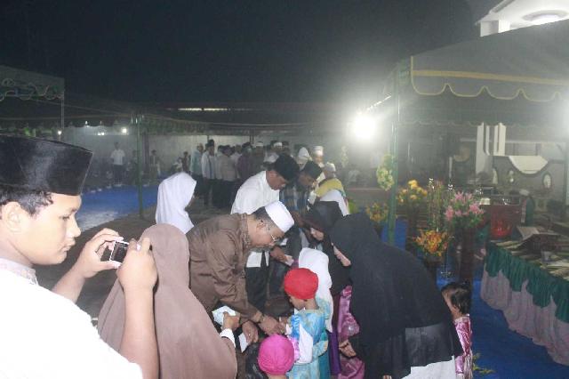 Gelar Peringatan 10 Muharram, Jemaah Masjid Hidayatullah Santuni Anak Yatim