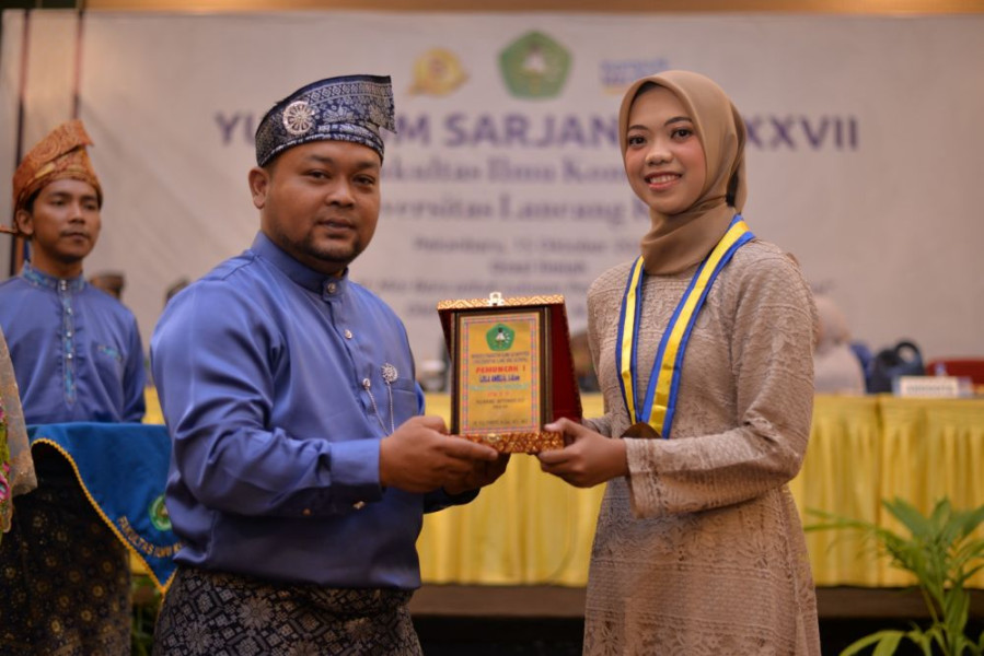 Beasiswa Pemprov Riau Mengantar Lola Amelia Jadi Pemuncak Yudisium Fasilkom Unilak