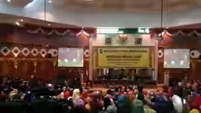 Sumpah Septina: Saya Akan Perjuangan Aspirasi Rakyat yang Saya Wakili