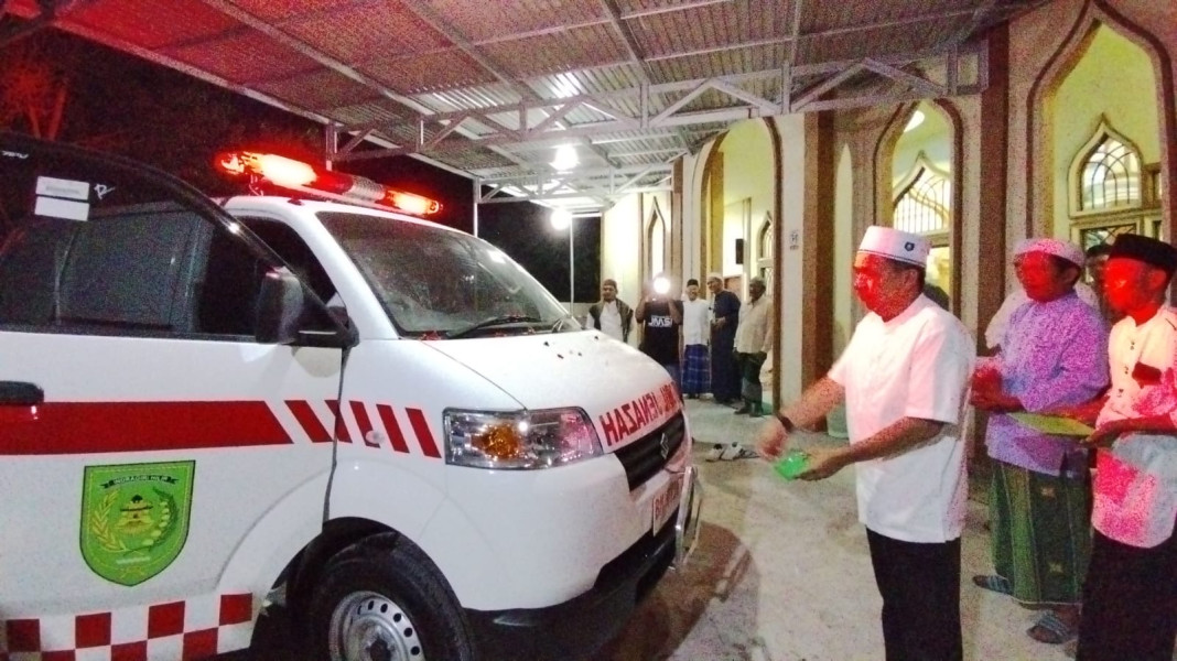 Ketua DPRD Inhil Ferryandi Serahkan 1 Unit Ambulan