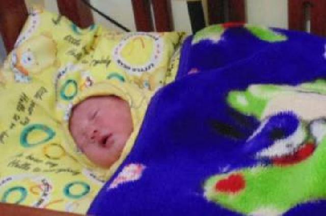 Ari-ari Masih Menempel, Bayi Ini Ditemukan Didalam Kantong Kresek