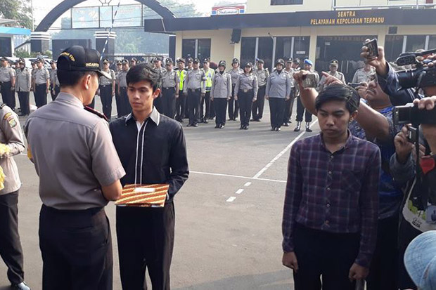 Berhasil Lumpuhkan Begal, Irfan dan Rofik Dapat Penghargaan dari Polisi