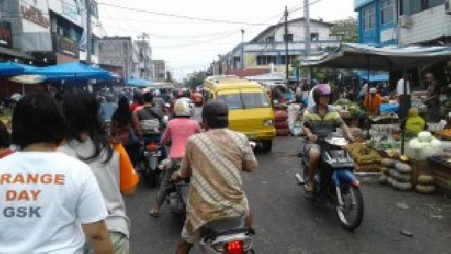 Sembako Naik Drastis, Pasar Tetap Ramai
