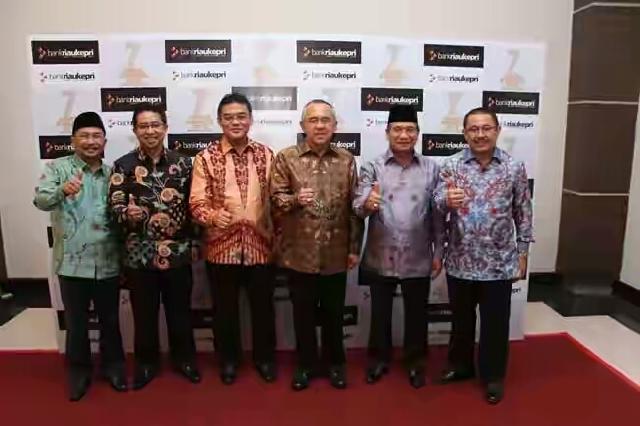 Parah, Kinerja Anjlok Pendapatan Para Direksi Bank Riau Kepri Capai Milyaran