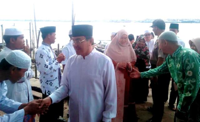 Bupati Pintakan Saran dan Kritikan Saat Dialog dengan Warga Kampung Batuah