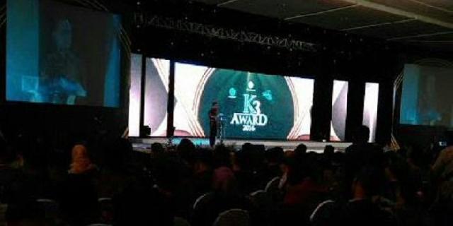 Bupati Inhil Terima K3 Award 2016 Dari Kemenaker RI