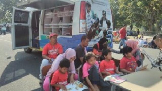 Ada Ratusan Buku, Bermain Sambil Belajar di Pustaka Keliling Pekanbaru