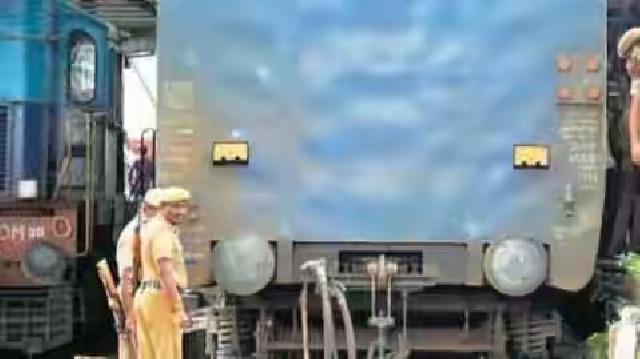 Maling Jebol Atap Kereta dan Bawa Duit Rp 10 Miliar Tanpa Ketahuan Polisi yang Mengawal