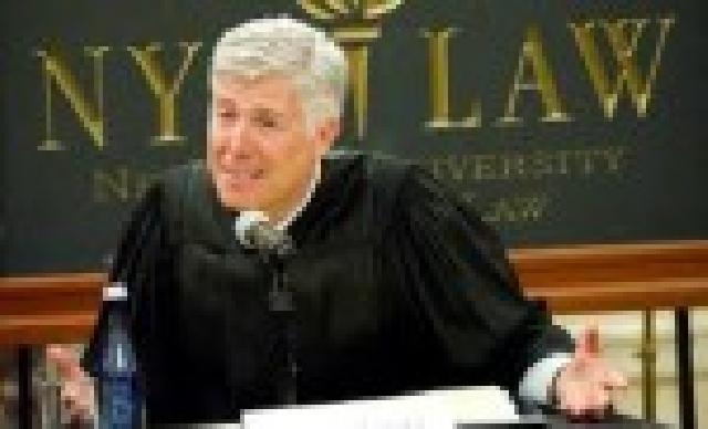 Trump Calonkan Hakim Neil Gorsuch ke Mahkamah Agung