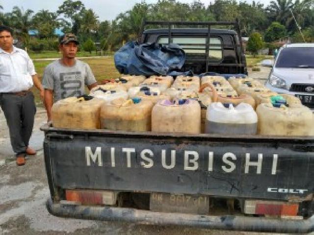 Pengangkutan BBM Illegal di Indragiri Hulu Diamankan Polisi