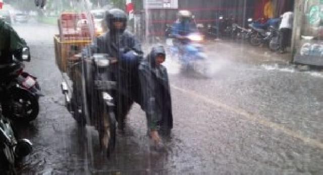 Malam Tahun Baru Riau Diguyur Hujan