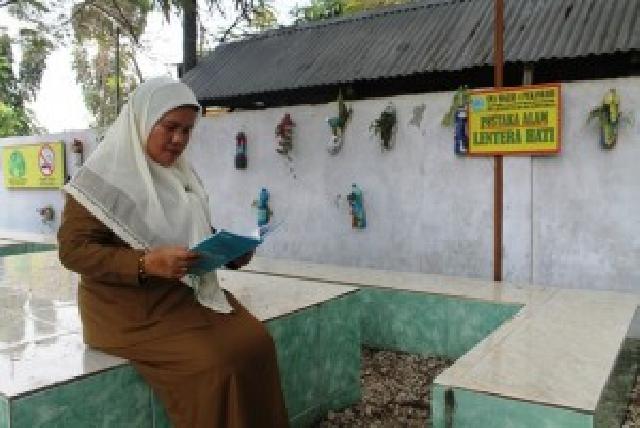 SMAN 4 Pekanbaru Sediakan Taman Baca Untuk Orang Tua Murid