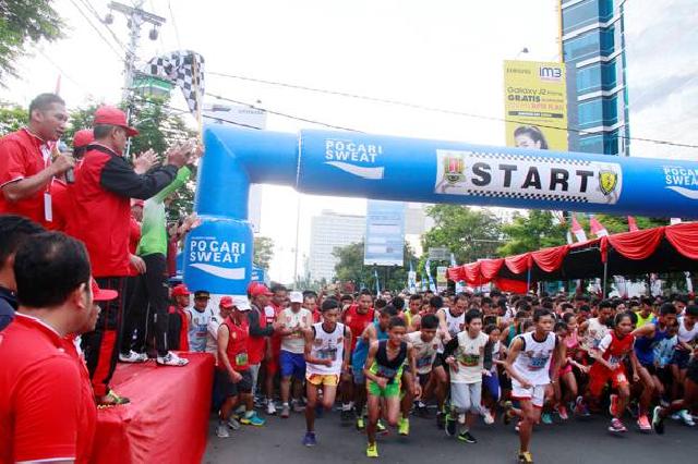 Agus Prayogo Tercepat di Lomba Lari Open Nasional 10K Semarang Hebat