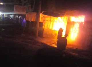 Jelang Idul Fitri, Toko Pecah Belah Dilalap Api
