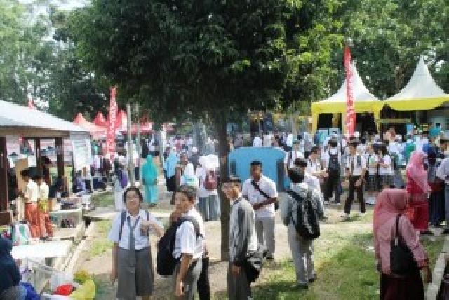 Ratusan Siswa Padati FKIP UR