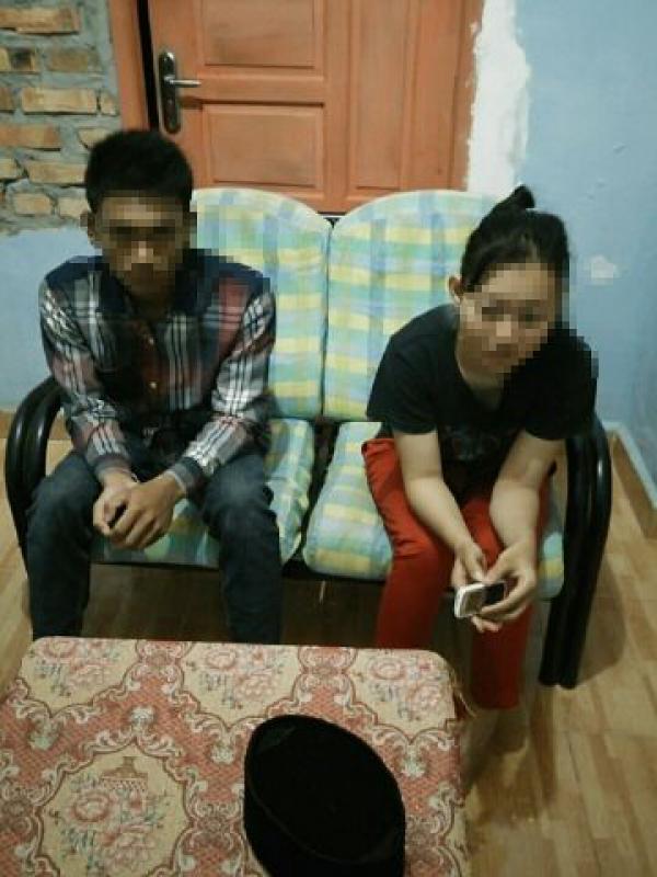 Diduga Mesum Dirumah Kost, Mahasiswa Digrebek Puluhan Warga