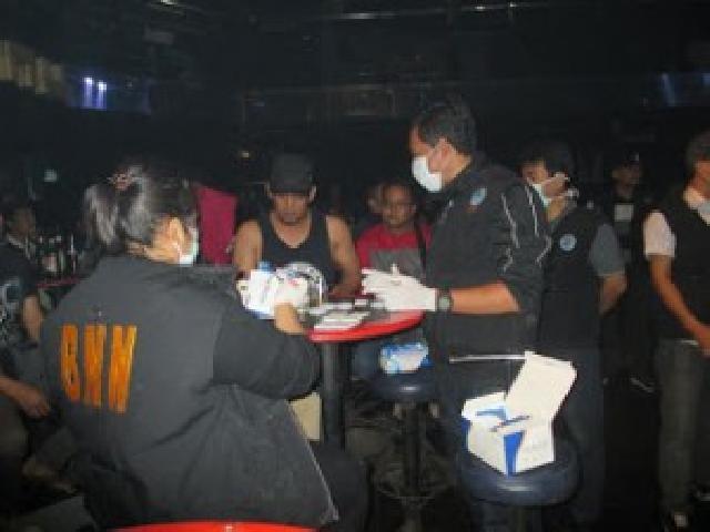 Sedang Asik di Tempat Hiburan Malam, Eks Bupati Pelalawan Nyaris Diciduk BNNP Riau